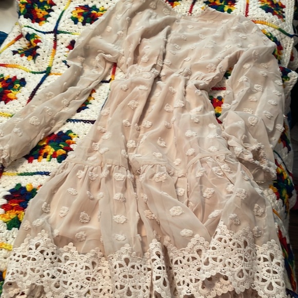 New without tag. Cream dress by Shein. Size small - Picture 3 of 5